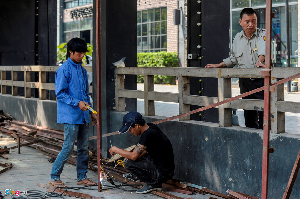 Hà Nội cưỡng chế phá dỡ công trình vi phạm tại mương Nghĩa Đô Hà Nội cưỡng chế phá dỡ công trình vi phạm tại mương Nghĩa Đô